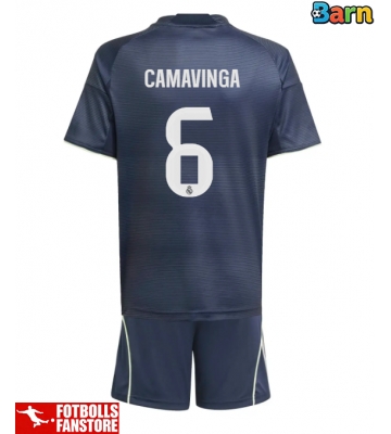 Real Madrid Eduardo Camavinga #6 Bortatröja Barn 2025-26 Kortärmad (+ Korta byxor)